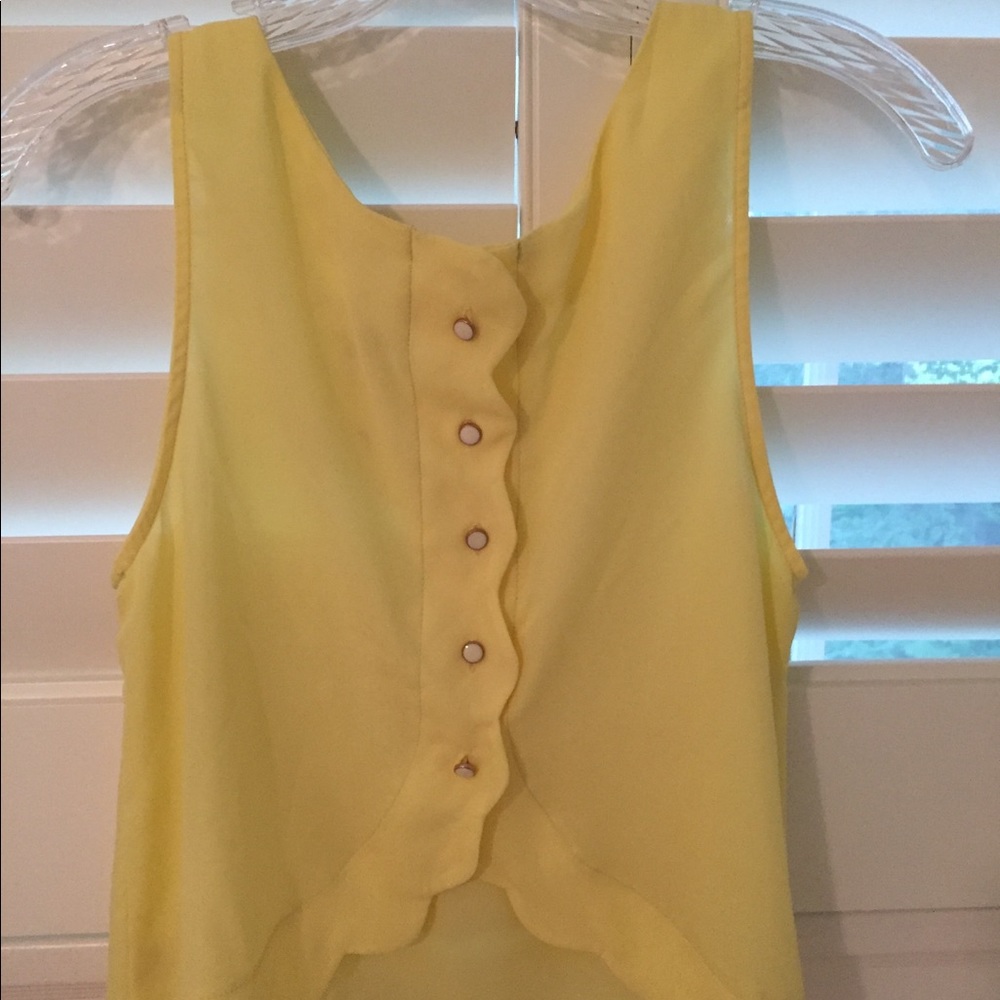 Sleeveless shirt